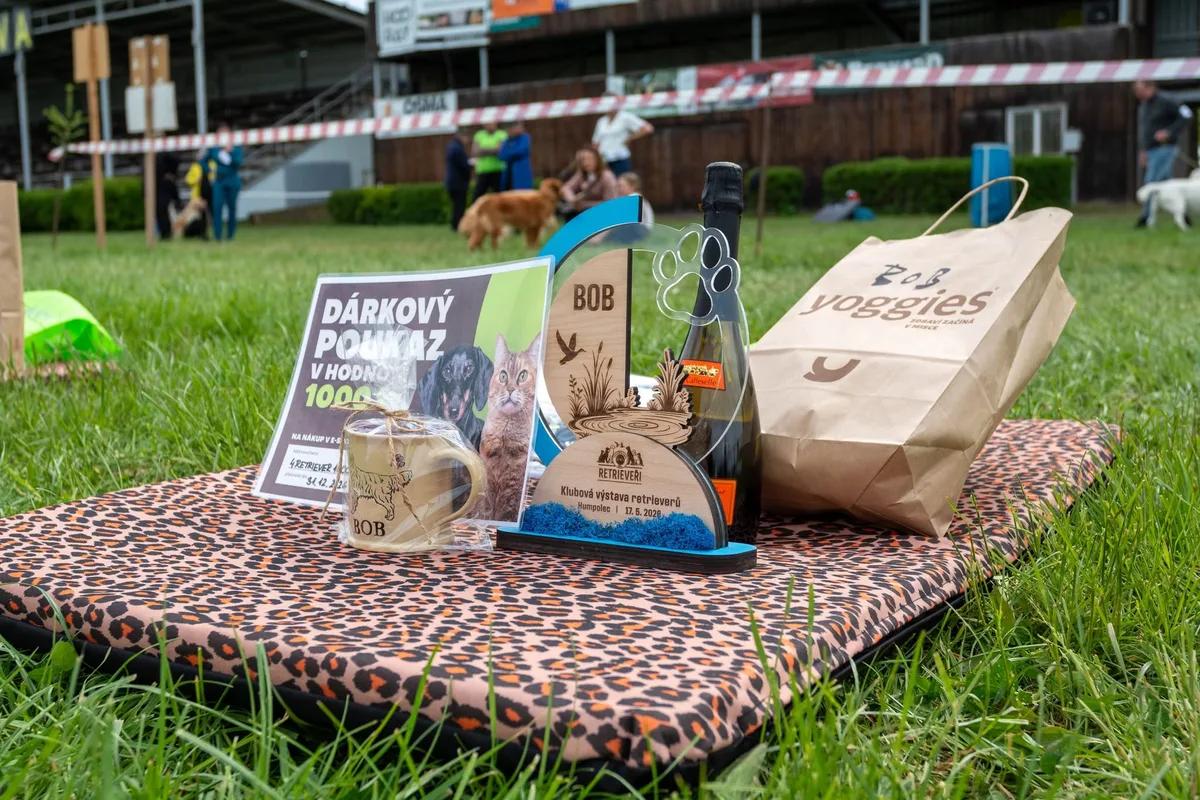 Trofej BOB s doprovodnými cenami