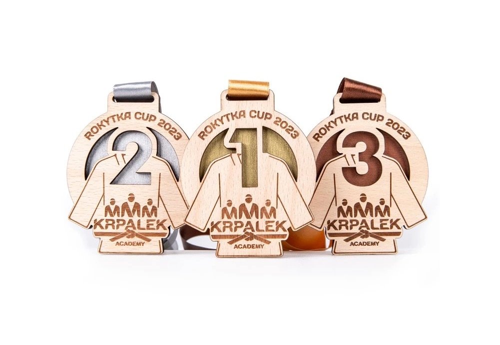 Dřevěné medaile pro judo a bojové sporty